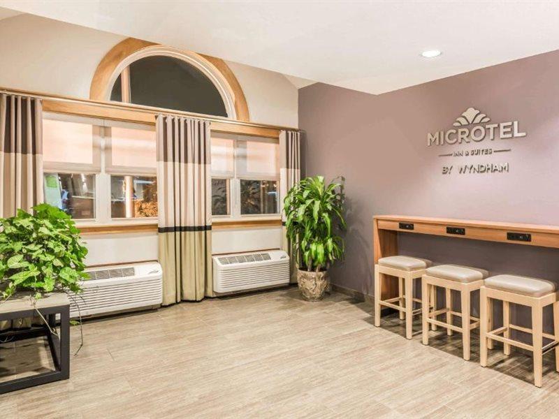 Microtel By Wyndham Victor Εξωτερικό φωτογραφία