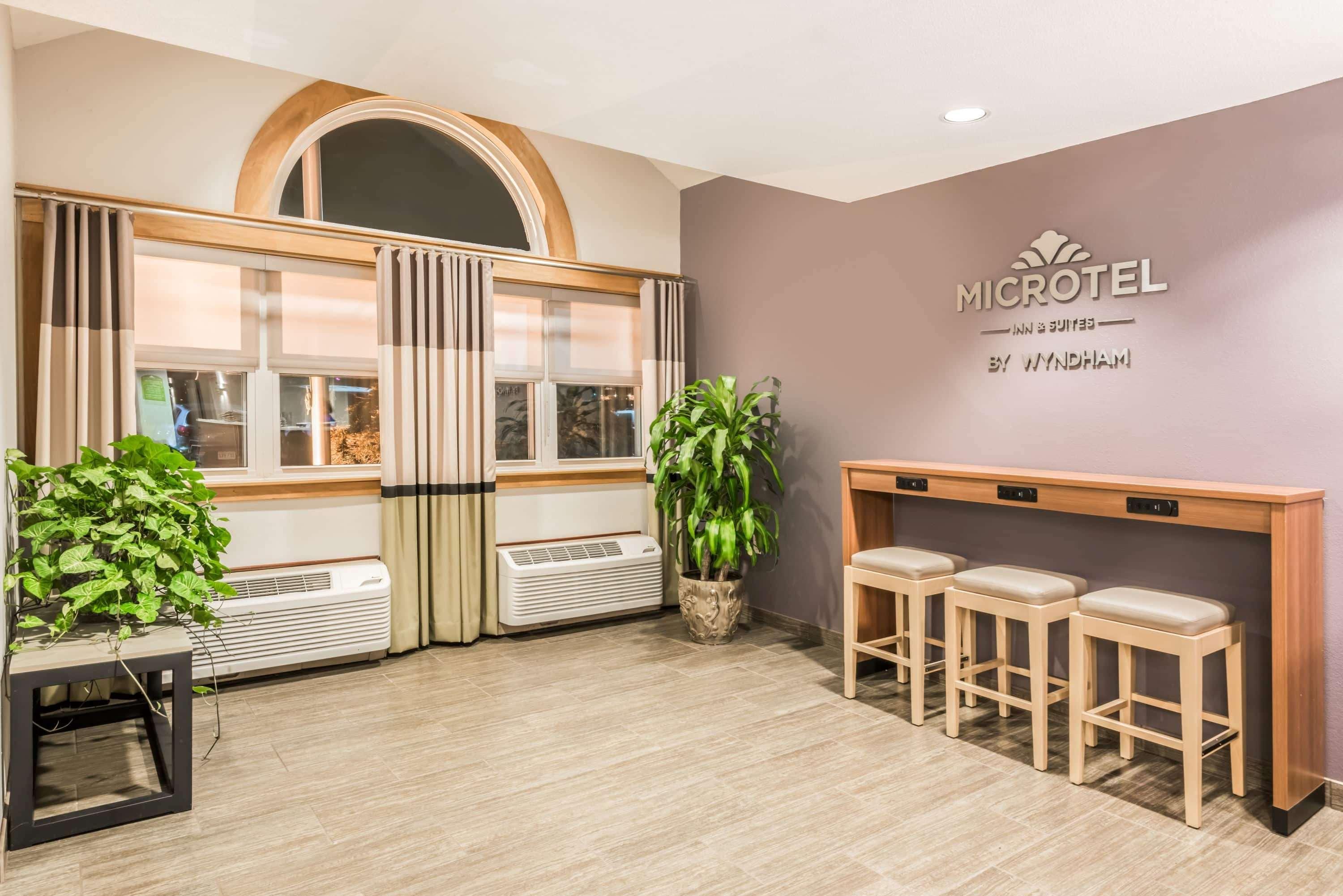 Microtel By Wyndham Victor Εξωτερικό φωτογραφία