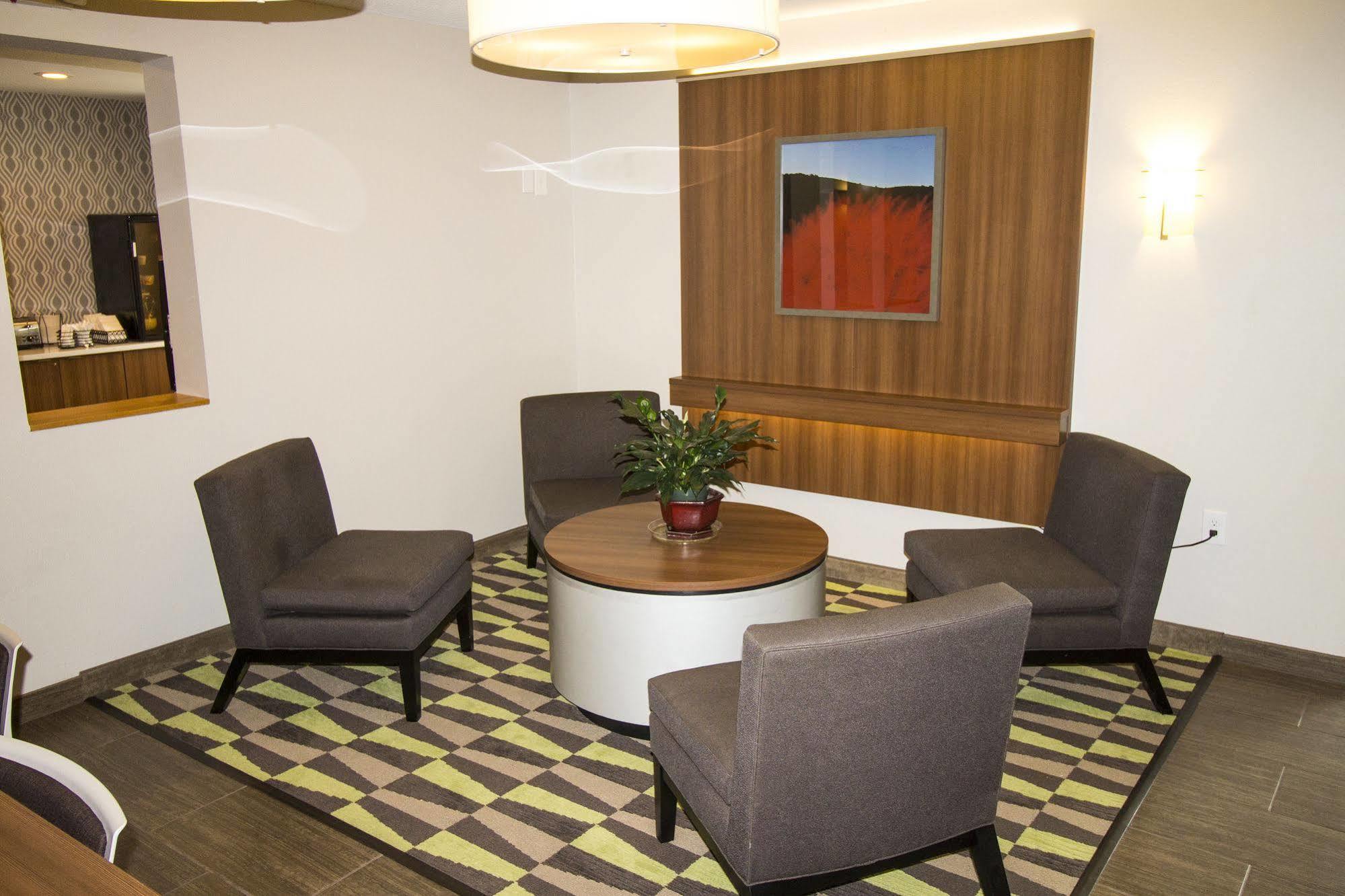 Microtel By Wyndham Victor Εξωτερικό φωτογραφία