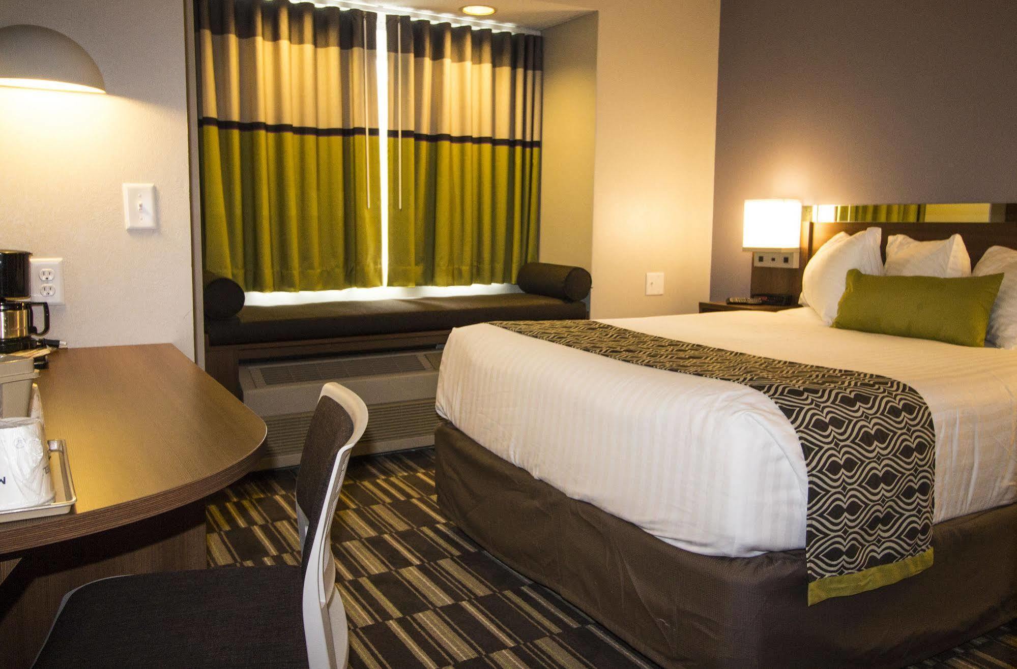 Microtel By Wyndham Victor Εξωτερικό φωτογραφία