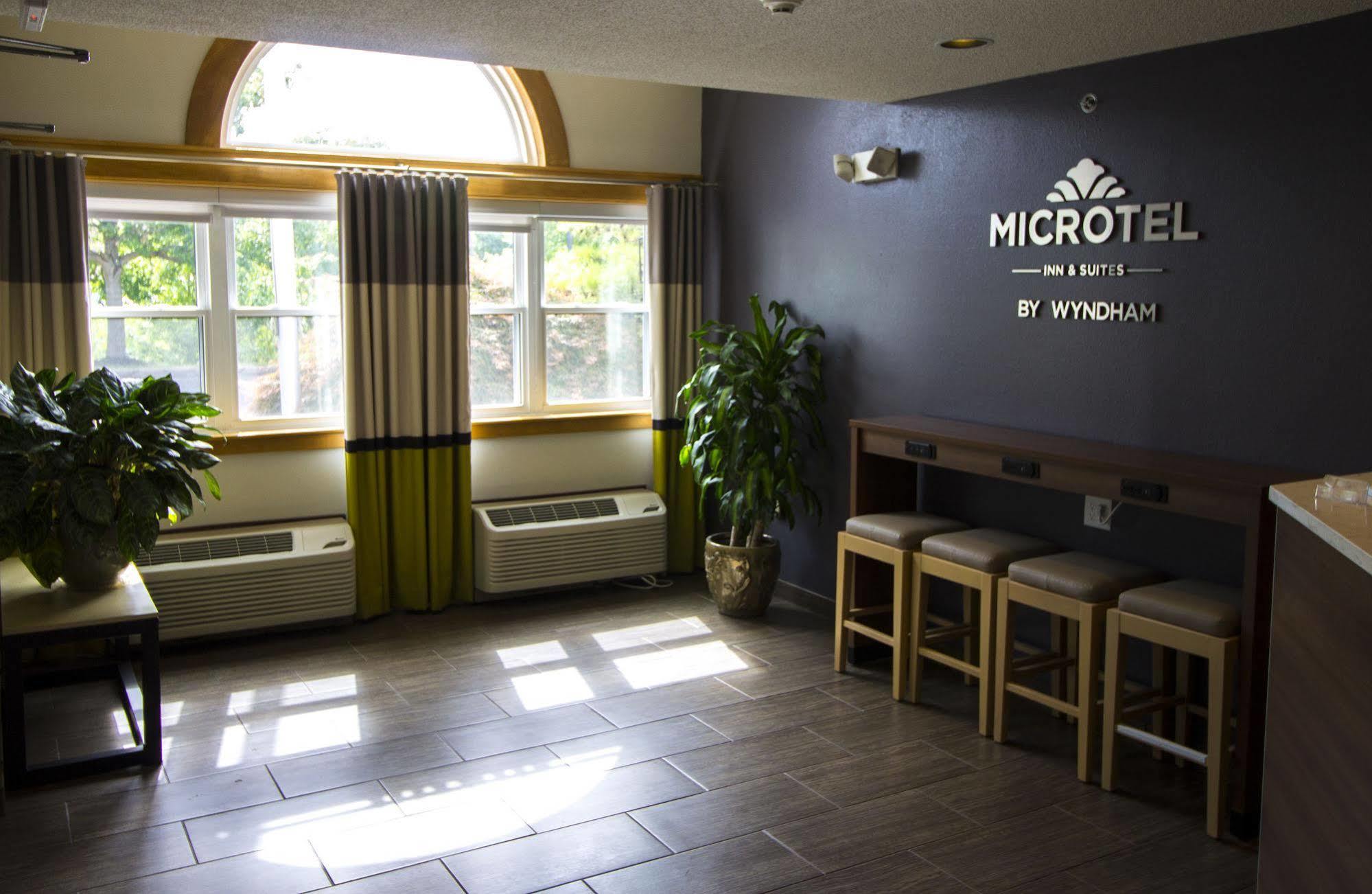 Microtel By Wyndham Victor Εξωτερικό φωτογραφία