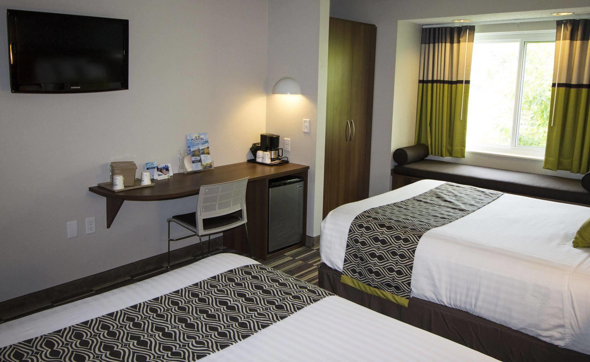 Microtel By Wyndham Victor Εξωτερικό φωτογραφία